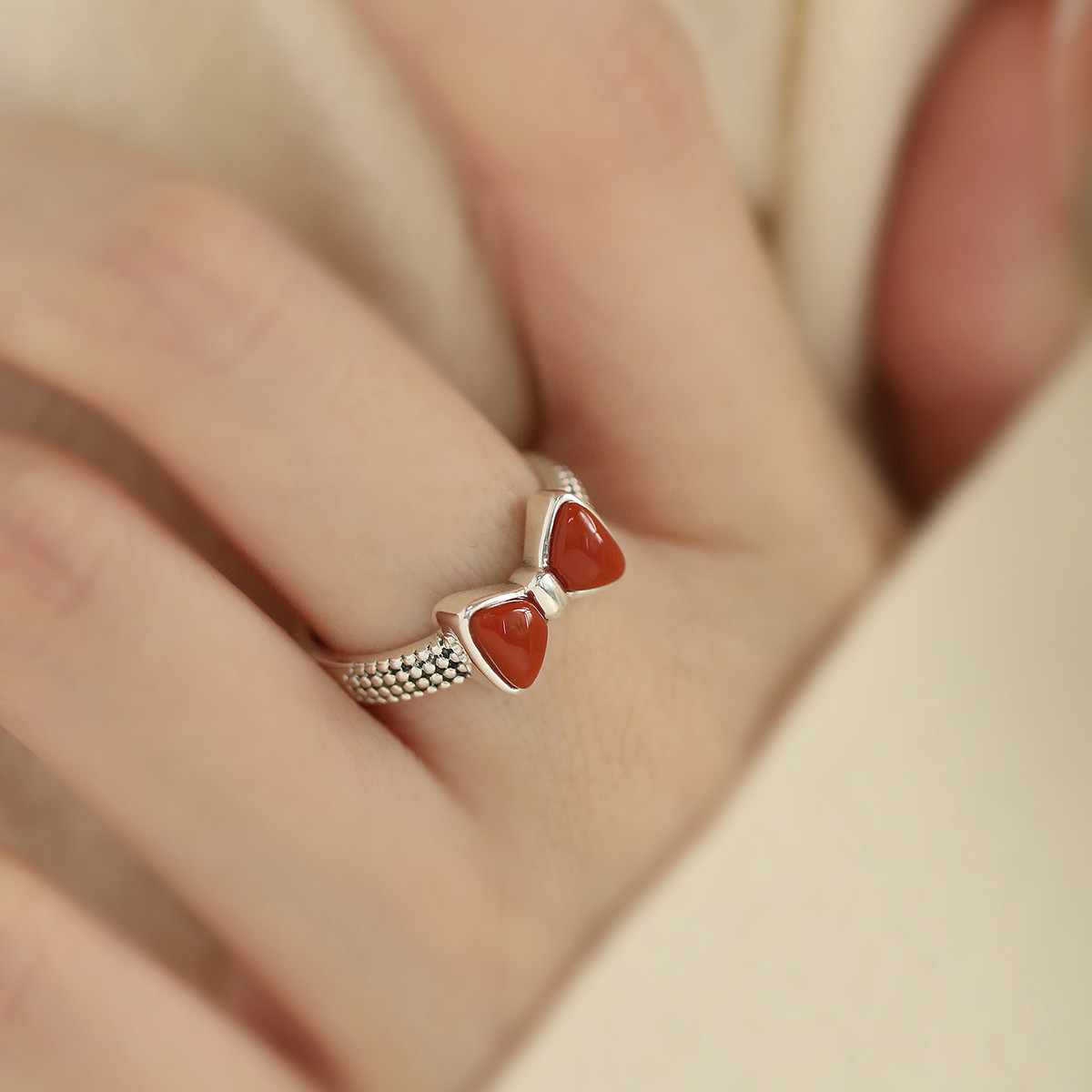 925银蝴蝶结南红玛瑙开口食指戒