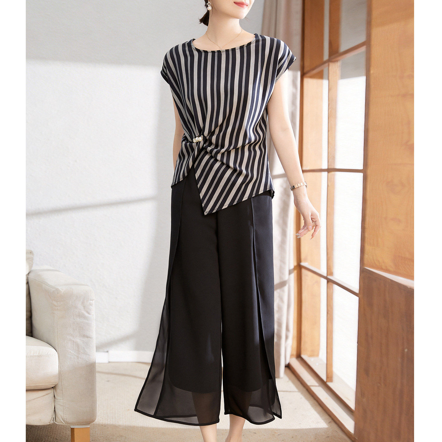 喜卉母亲节妈妈夏装条纹上衣裤子套装2026新款中老年女装时尚两件