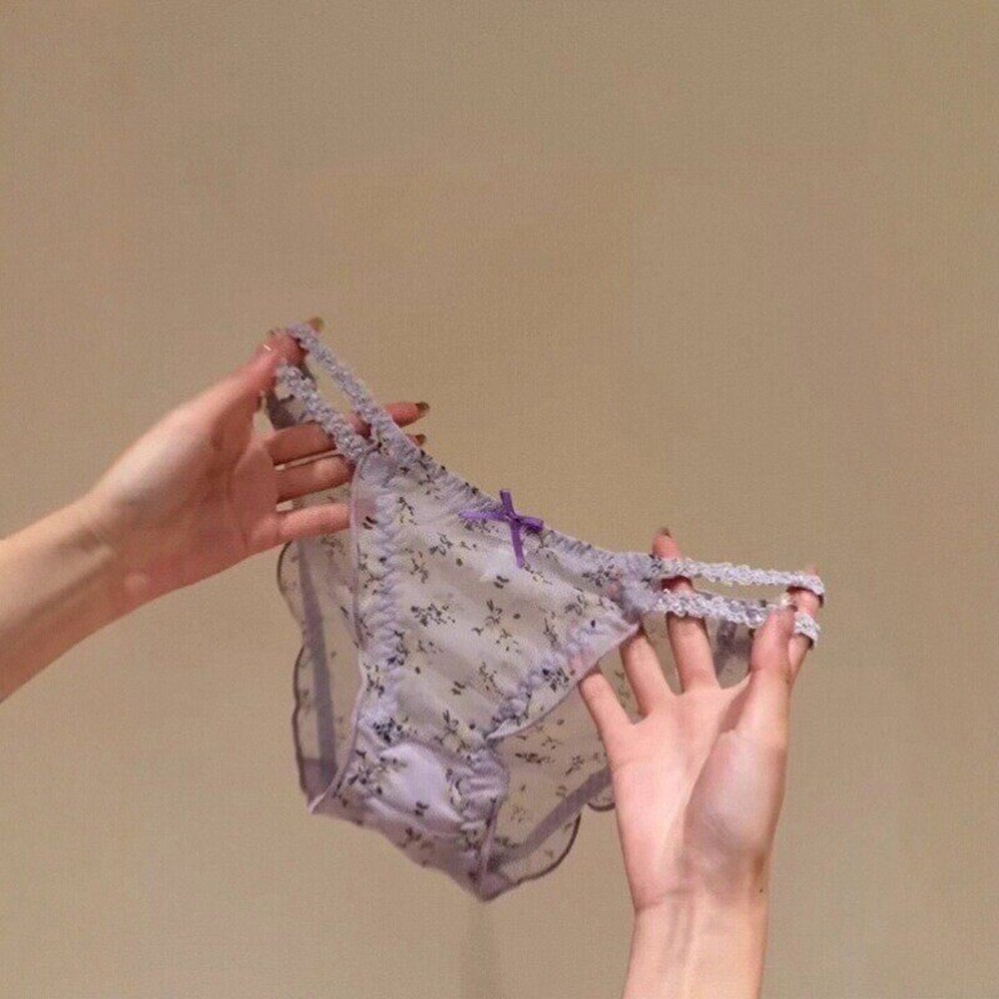 小碎花和浅葡萄紫的组合也太春天了吧!!纯欲少女的感觉拿捏了~