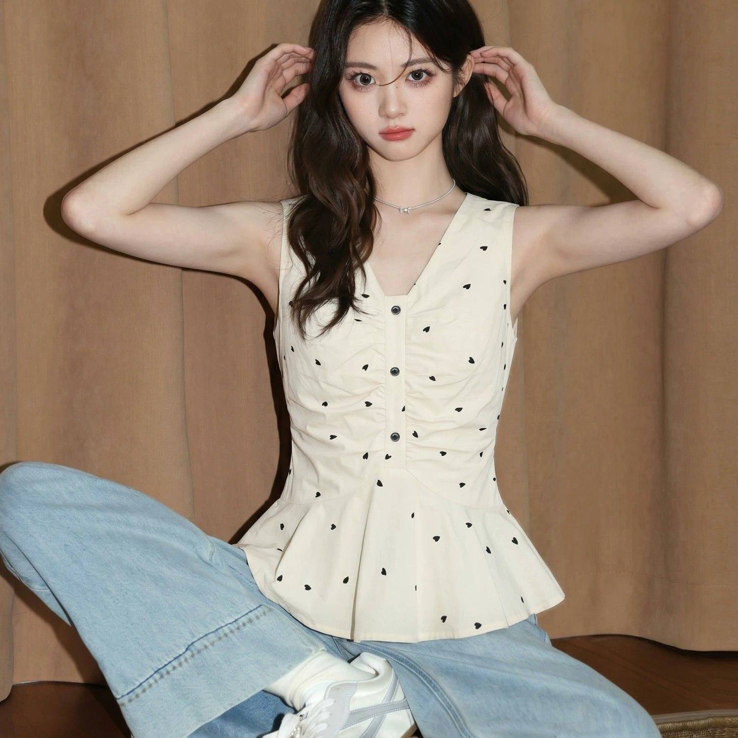 法式V领吊带背心女2026夏季新款波点收腰设计感外穿无袖短款上衣