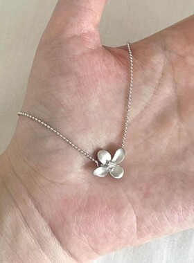 银色拉丝立体花朵项链女韩系清冷感精致轻奢高级感时尚简约锁骨链