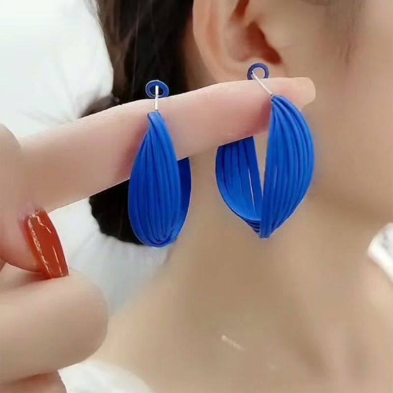 克莱因蓝耳环女欧美小众设计气质高级感2023年新款潮圆圈耳圈