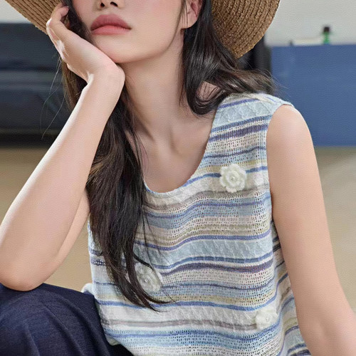 多巴胺条纹立体花朵镂空花边背心