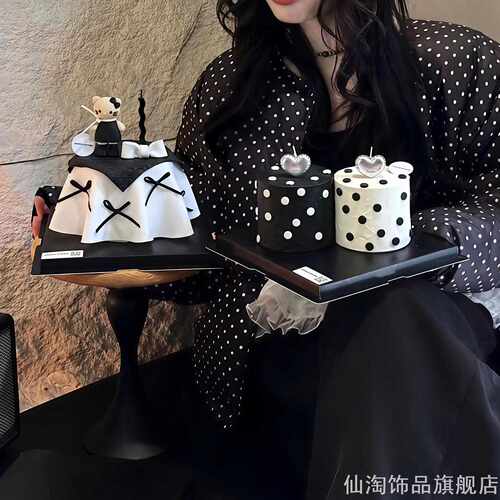 小黑裙蝴蝶结蛋糕插件黑白配色可爱小猫玩偶高级感生日甜品摆件