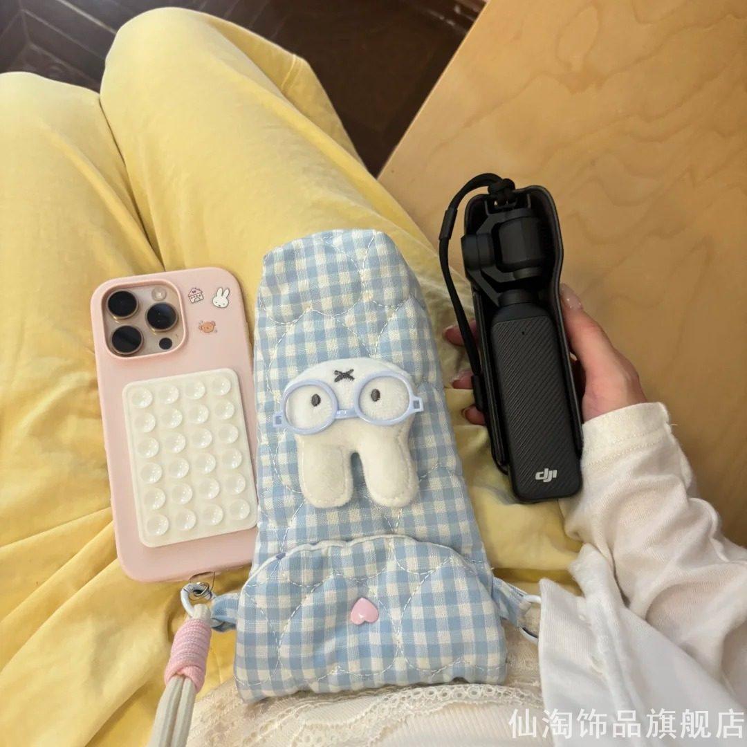简约格纹缓冲相机袋可爱毛绒贴布适用大疆pkt43手持云台机单肩包