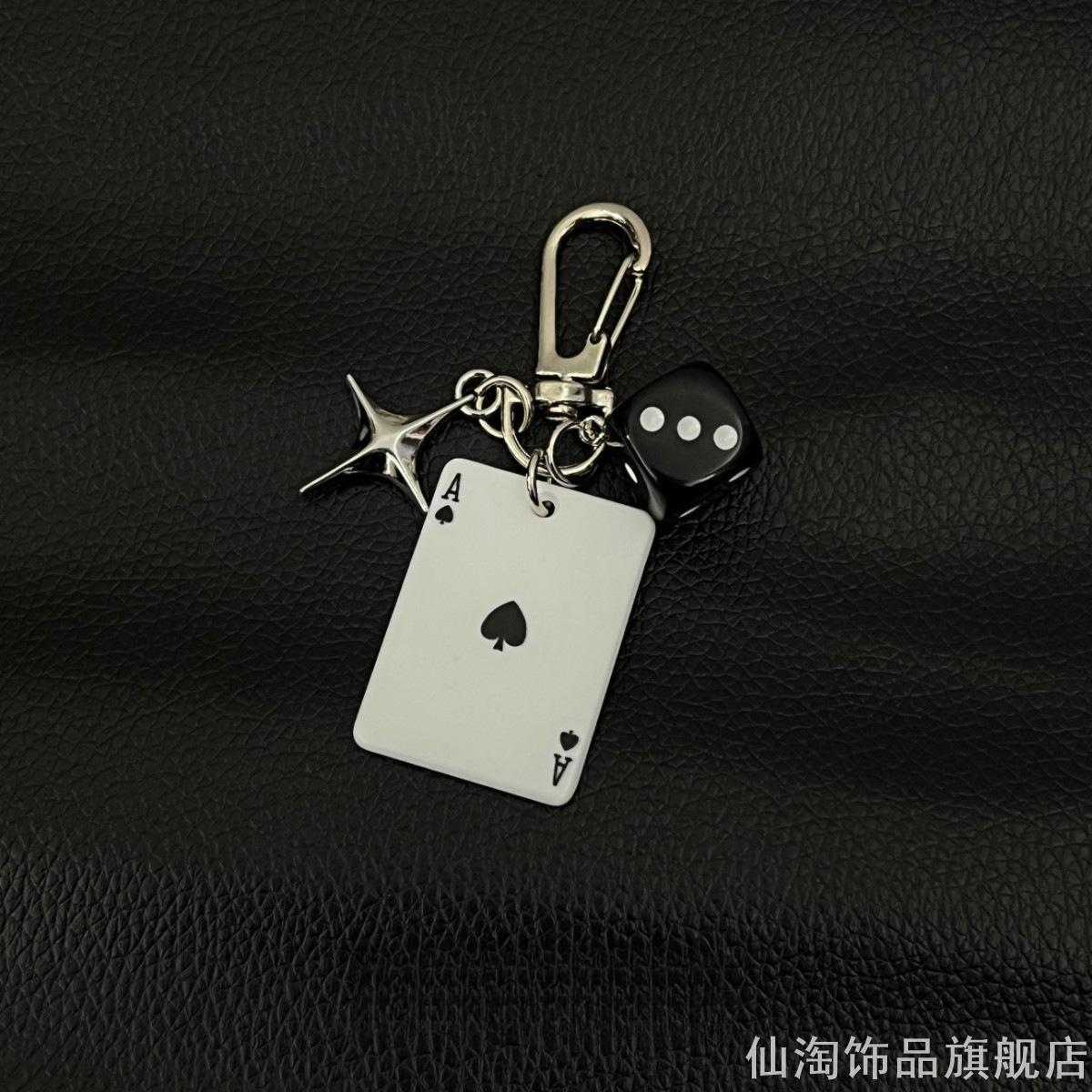 甜酷小众黑桃A扑克牌吊牌挂件立体黑骰子四角星金属扣背包配饰