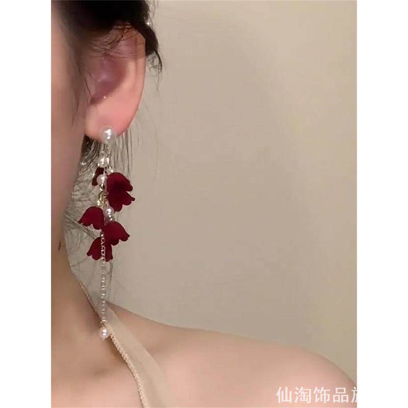 酒红色铃兰花仿珠长款耳饰流苏吊坠新中式新娘婚礼出门纱耳坠