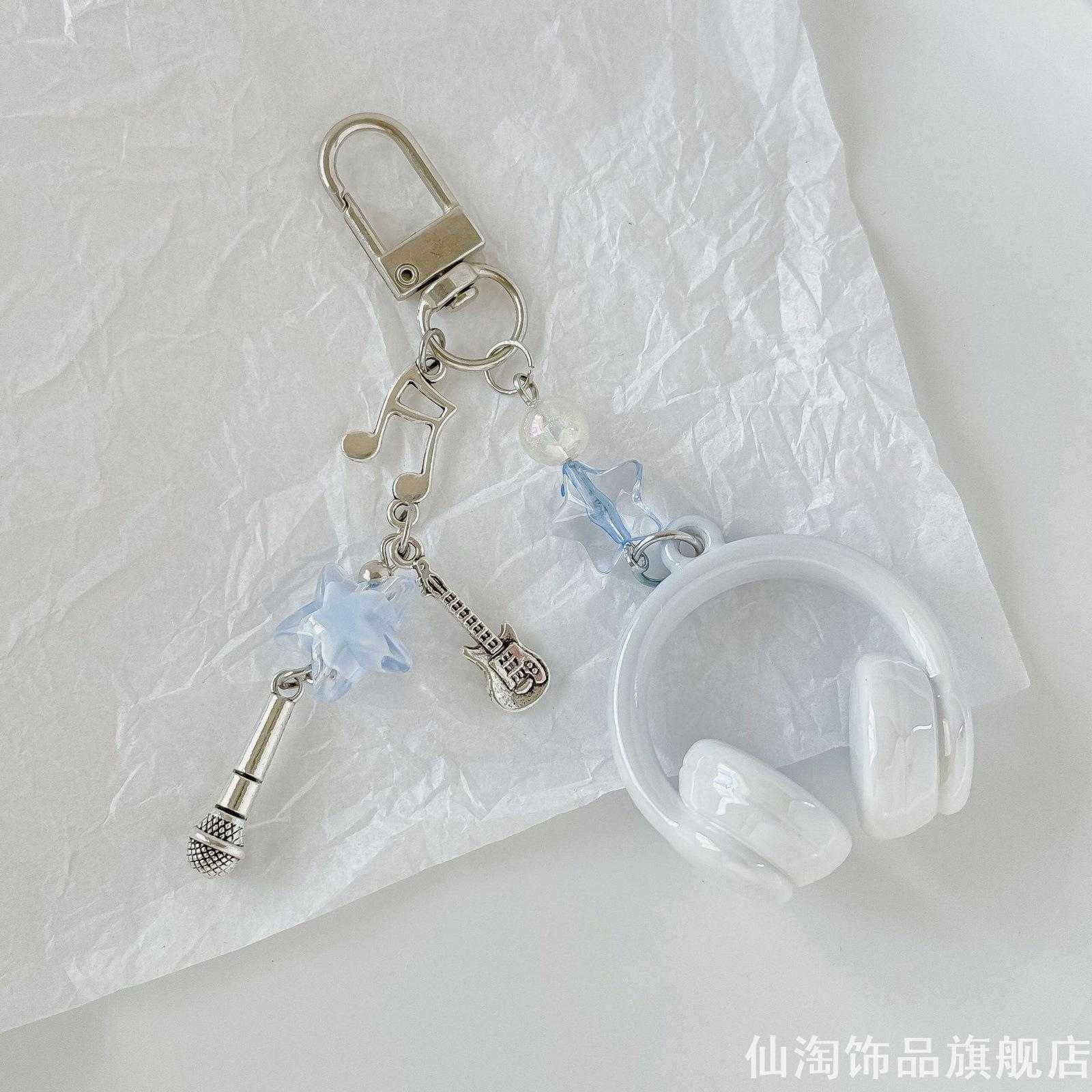 韩系氛围感树脂耳机钥匙挂饰迷你耳机造型音符吉他麦克风包包装饰