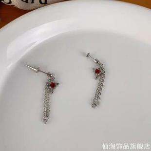 红色锆翅膀链条耳钉女亚文化暗黑系小众设计百搭尖锥耳骨钉耳饰