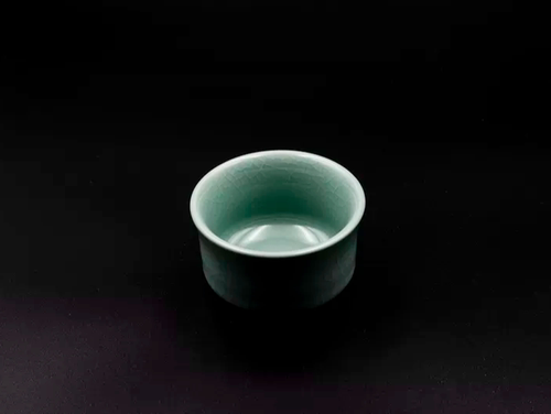 延宾汝瓷，大师手作主人杯。中国原产地汝瓷，香灰胎、玛瑙釉