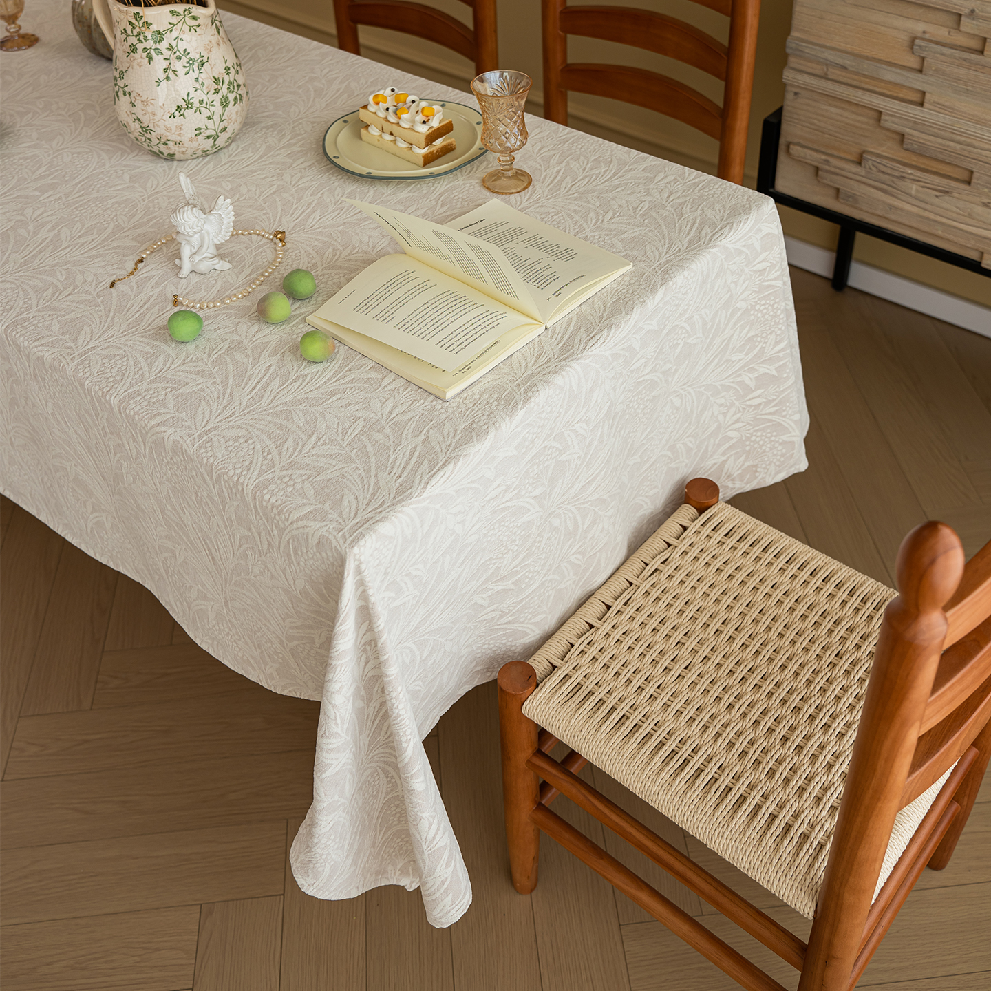 素玲轻奢高级桌布加厚素色凹凸感