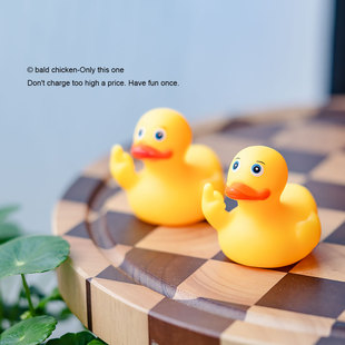 对生活比个耶!竖中指 小黄鸭 中指送朋友 送同事 恶搞小摆件