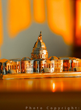 没事做亲手拼个国会大厦金属拼图