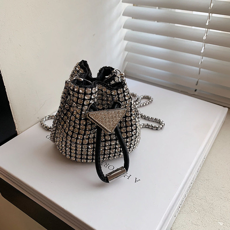 韩版男女童单肩包甜美水钻洋气抽绳小孩斜挎包新款链条儿童包