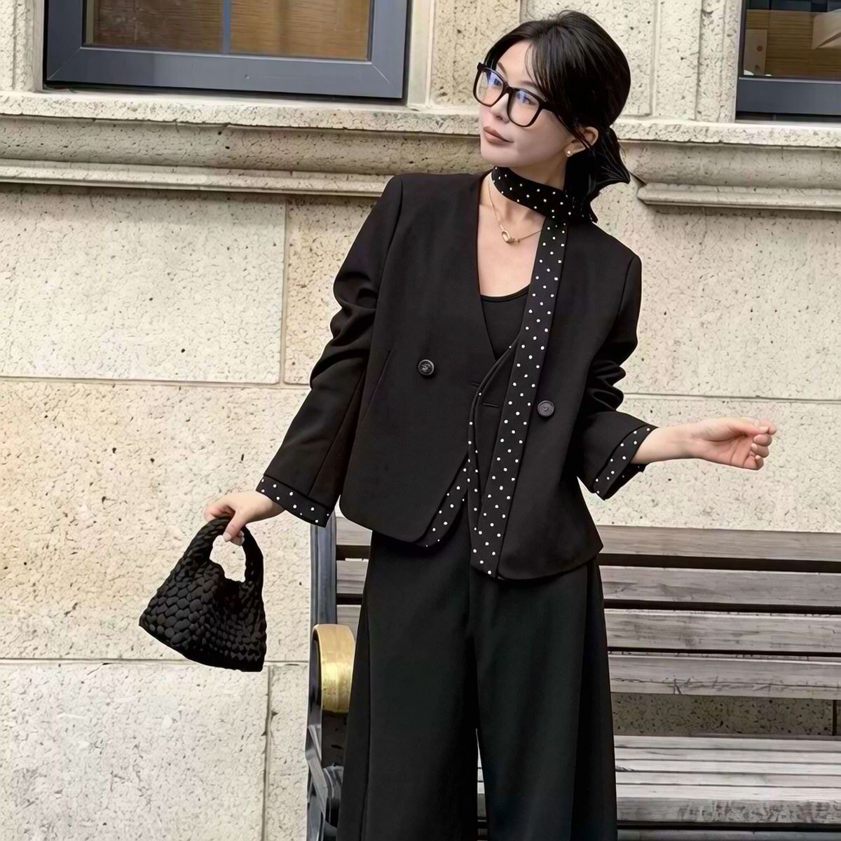 时尚休闲拼接V领西装外套女春秋短款配丝巾通勤百搭小西服高级感
