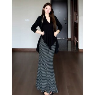 挂脖吊带条纹鱼尾包臀裙套装 大码 胖MM韩系慵懒早秋穿搭不规则开衫