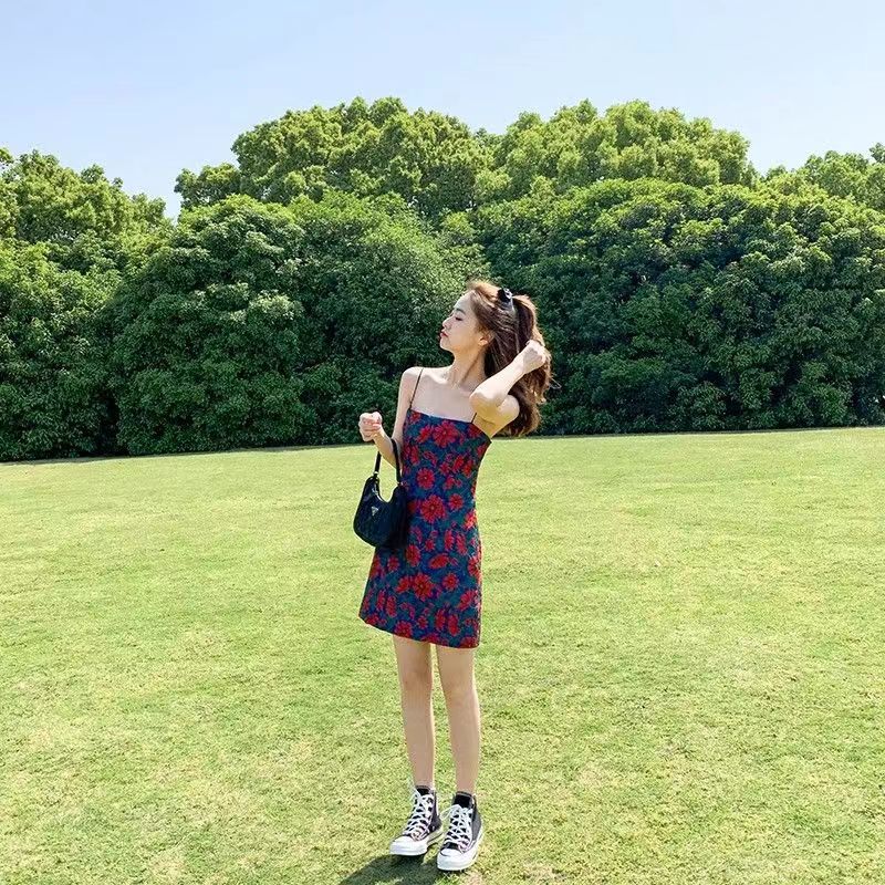 吊带裙女2024夏季港味复古chic裙子小众别致级感碎花连衣裙收腰
