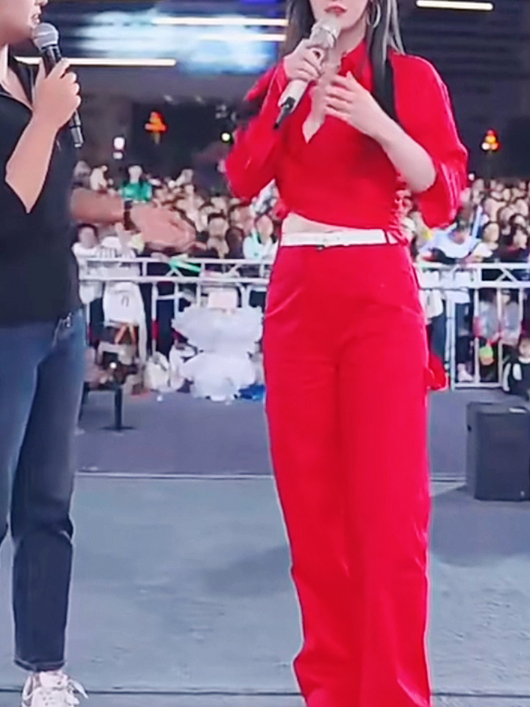 红色衬衫休闲裤直筒裤套装女