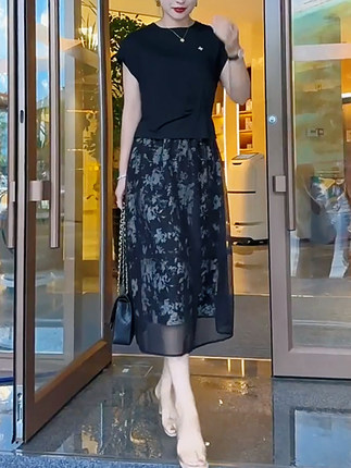 气质减龄半身裙女2024年夏休闲显瘦上衣高级时髦修身裙子两件套