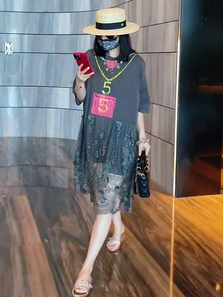 洋气减龄宽松印花蕾丝边连衣裙女