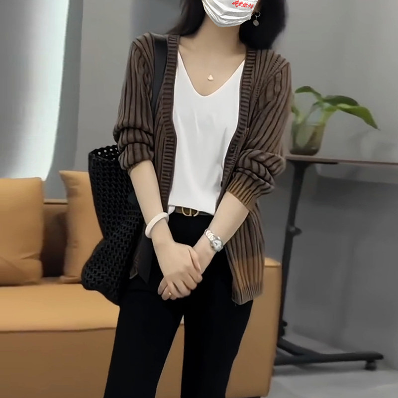 2025年春季新款慵懒风短外套