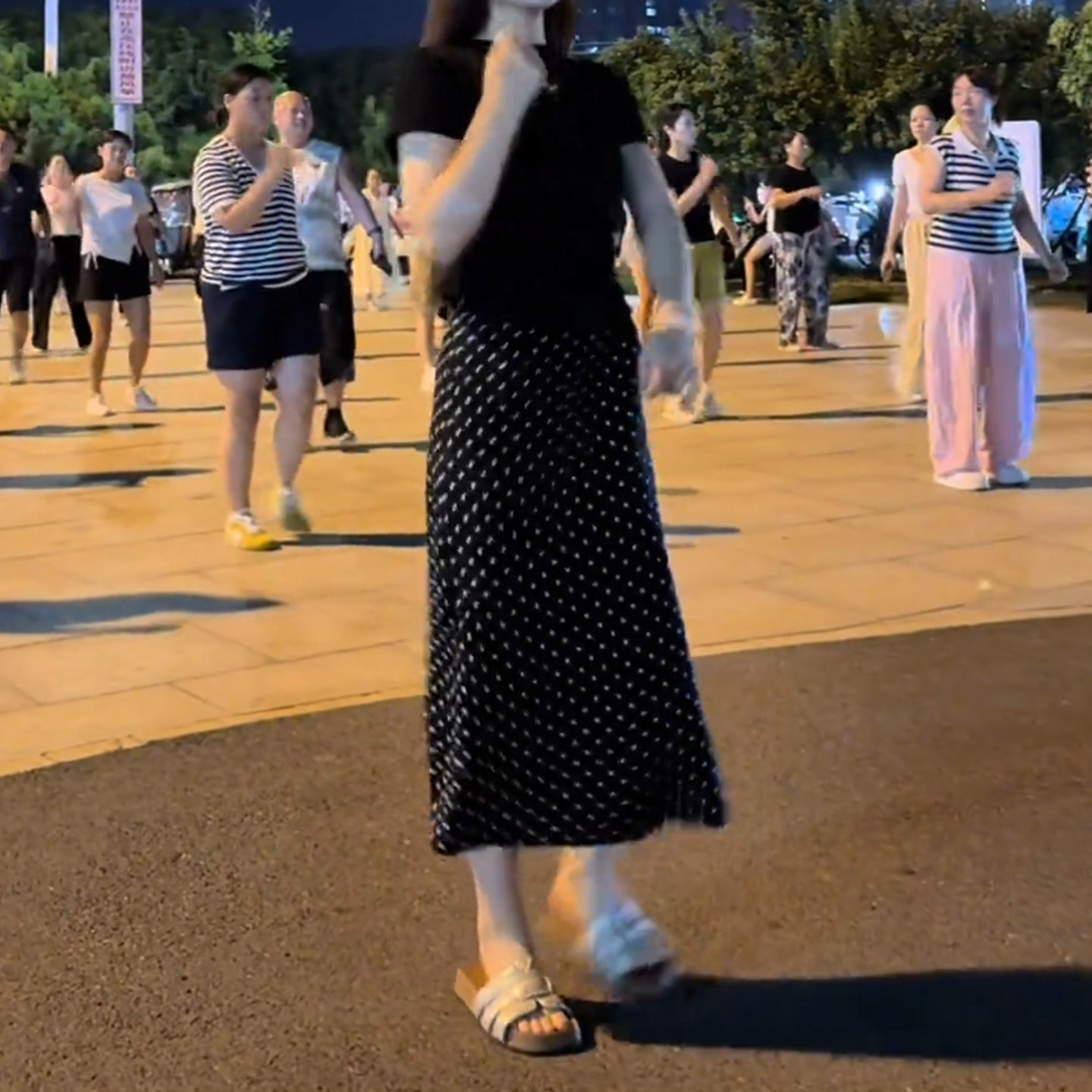 韩系波点气质包臀半身裙套装