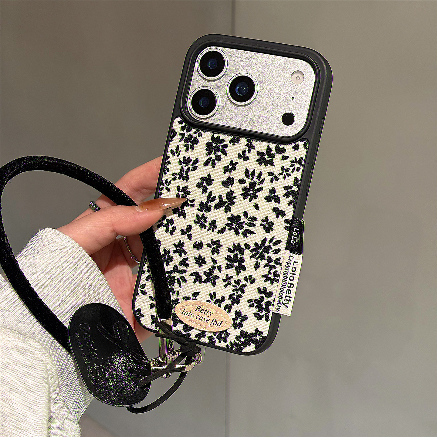 秋冬灯芯绒小众树叶适用苹果17promax手机壳iphone16女新款17pro网红超火16pro防摔15pro保护套14手拎挂绳13