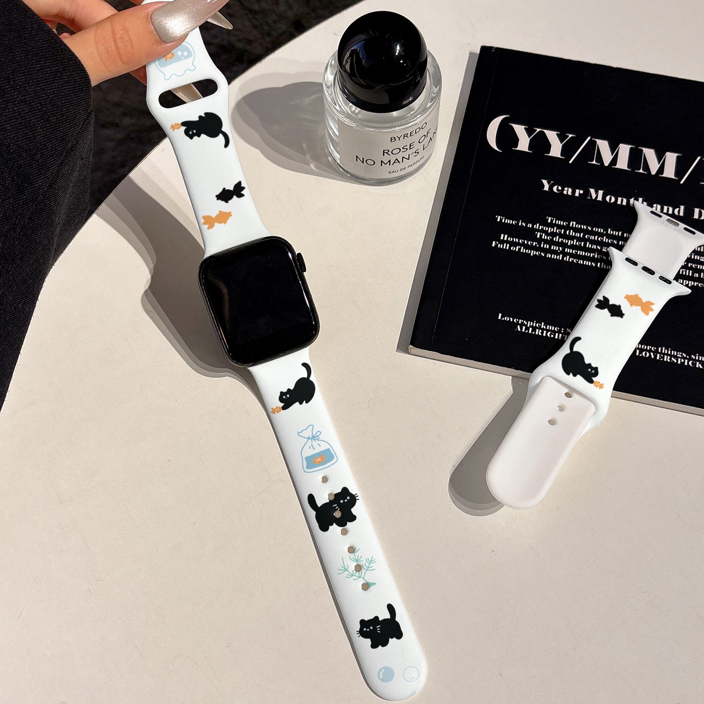 适用iwatchs10硅胶苹果手表applewatch10表带s9卡通金鱼黑猫s8新款s7小众ultra2夏季透气45se女款s6网红闺蜜