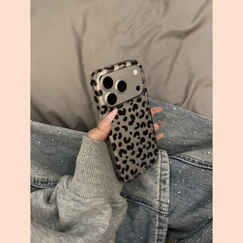 网红小众独特时尚银底黑豹纹适用苹果17promax手机壳iPhone17pro女新款16pro亚克力15超好看14磨砂防摔保护套