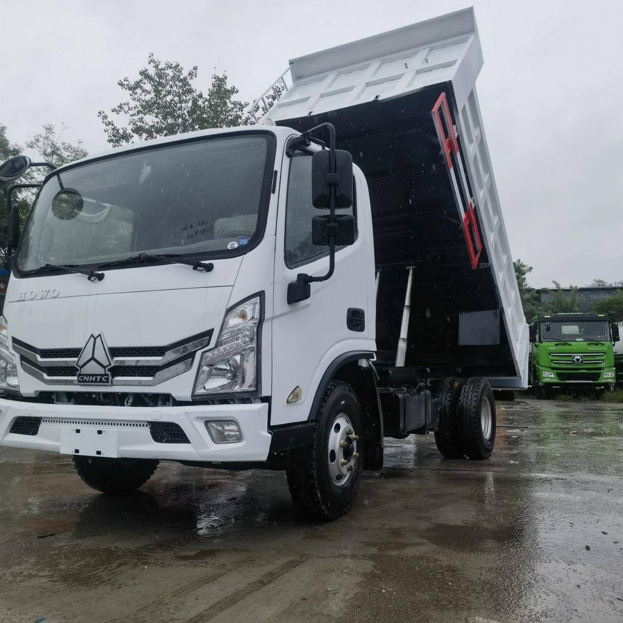 二手出口重2汽豪沃4米轻卡货车 879米2平板货5车输 集装箱运车翻
