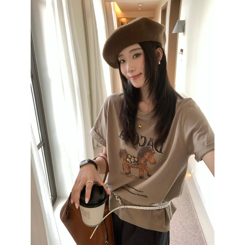 苏珊SUSAN-秋上新小马印花百搭圆领休闲百搭短袖T恤(只卖T恤)D055