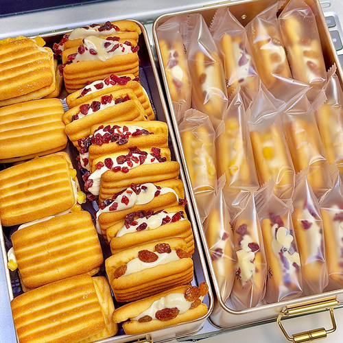 哇买饼干送铁盒，真的巨好吃！