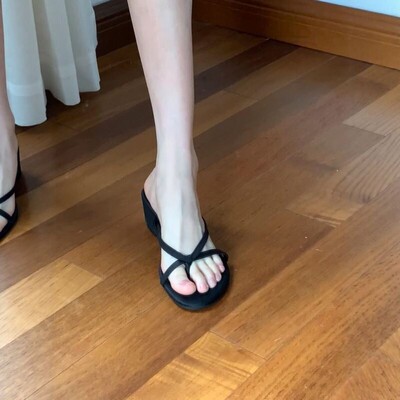 坡跟人字拖厚底增高女外穿黑色凉拖夹脚拖鞋沙滩绝美海边防滑夏季