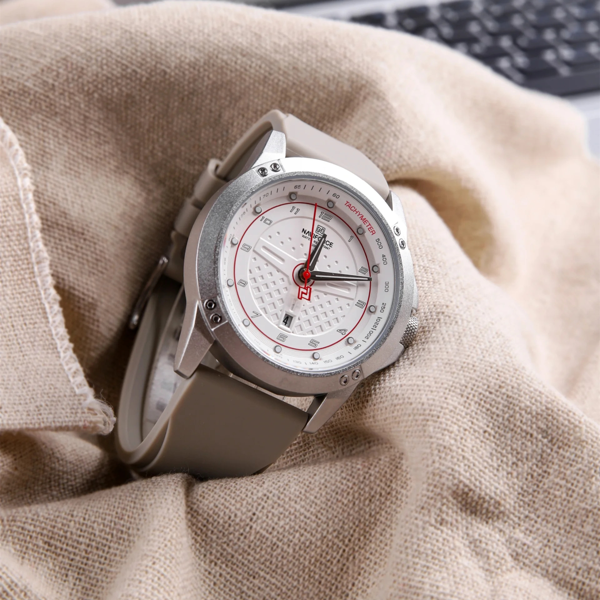 迪巧斯大表盘时尚风男表