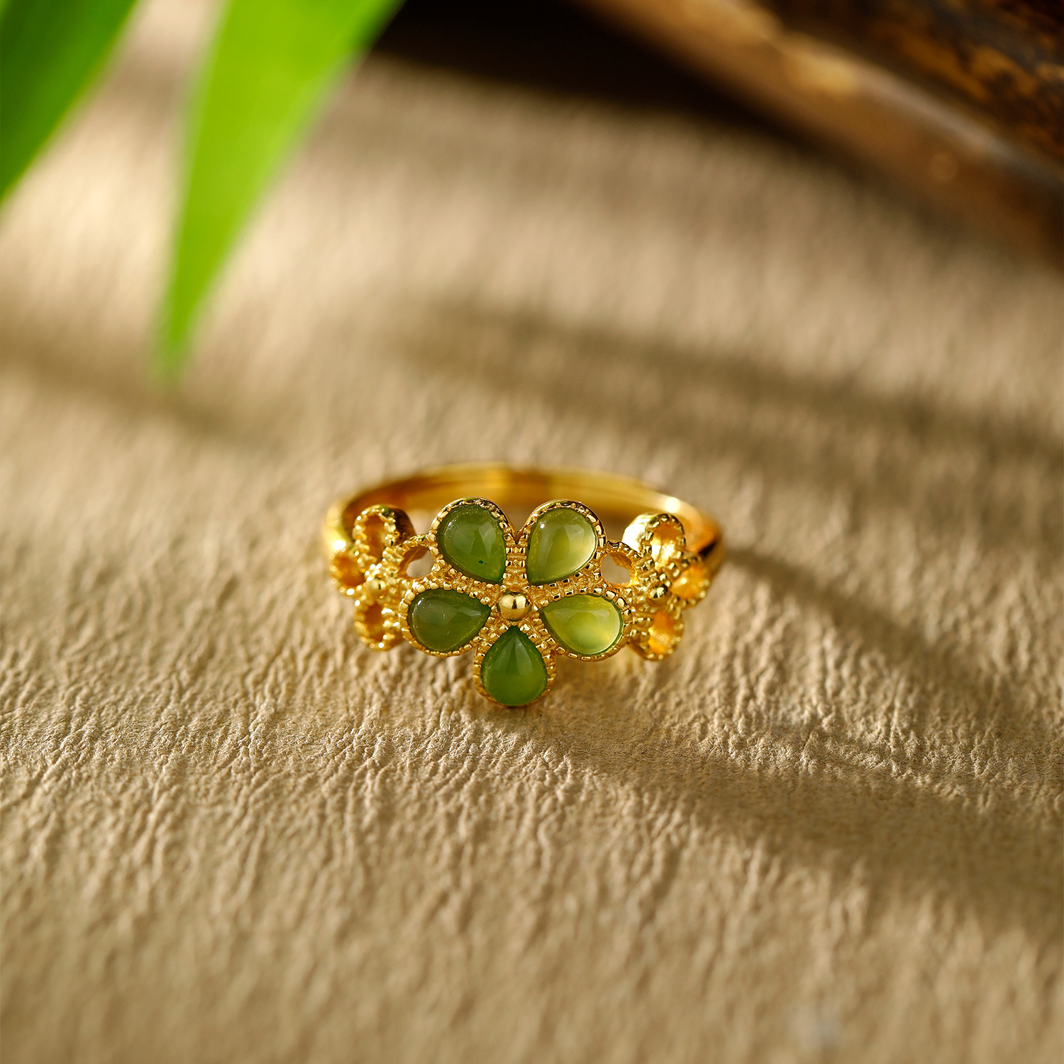 S925银镀18k金镶嵌天然和田玉碧玉樱花镂空清新优雅开口女士戒指