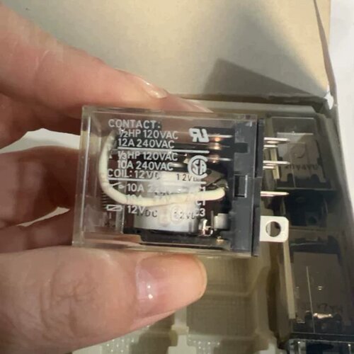继电器，型号是LY2N，120VAC，10A，24
