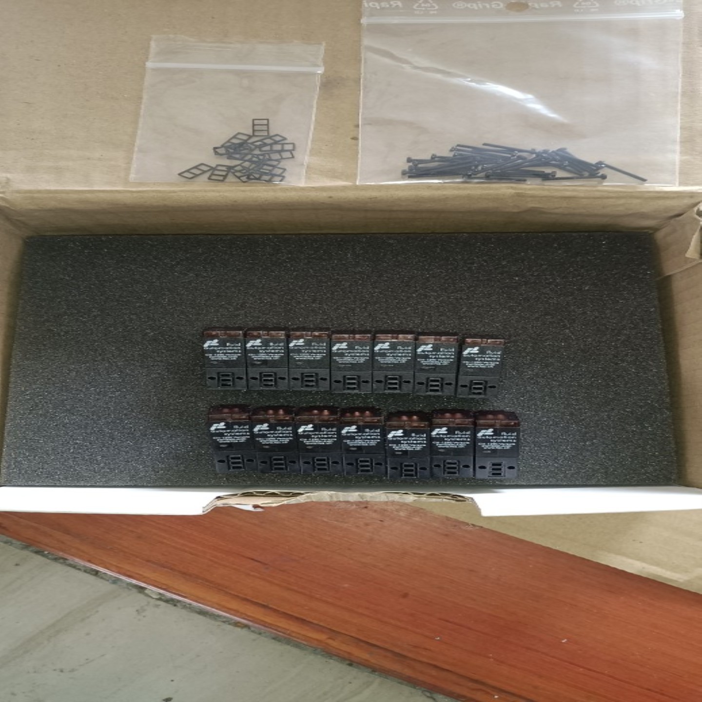 售前询价fluid CH-1290 11-211PI060H1 1111  24V DC 1W 全新原