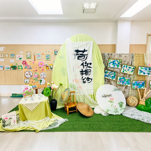 夏天装饰场景布置幼儿园大厅荷花主题环创荷你相约背景挂布纱幔