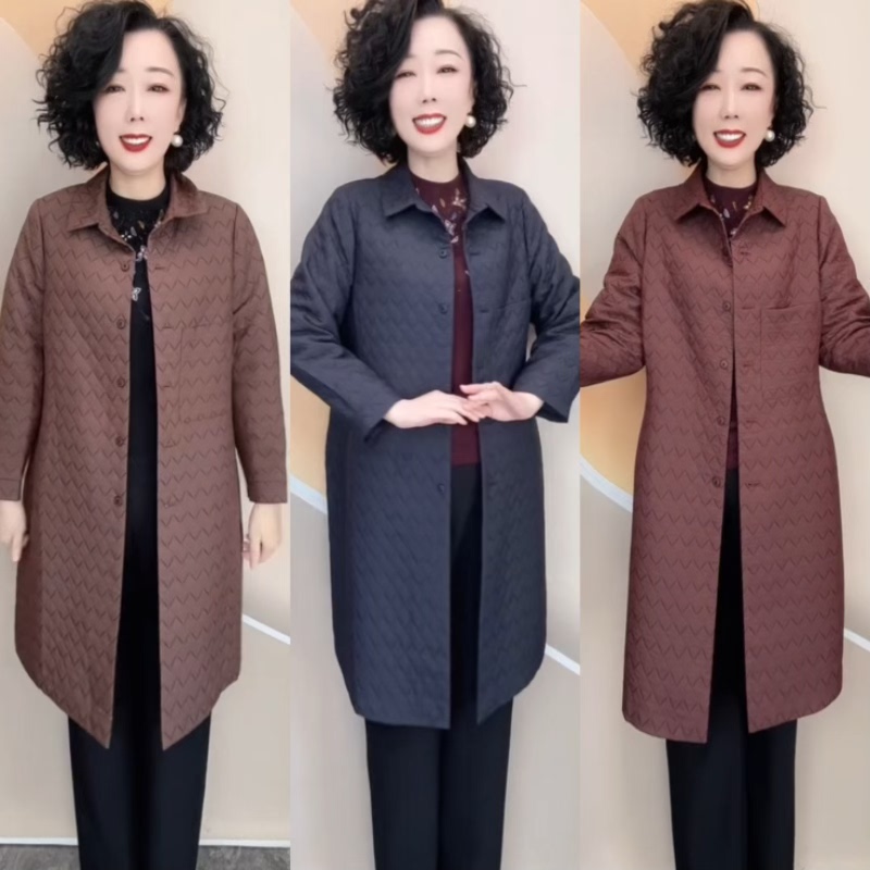2025秋冬中老年时尚翻领压格风衣外套女中长款休闲宽松大码妈妈装