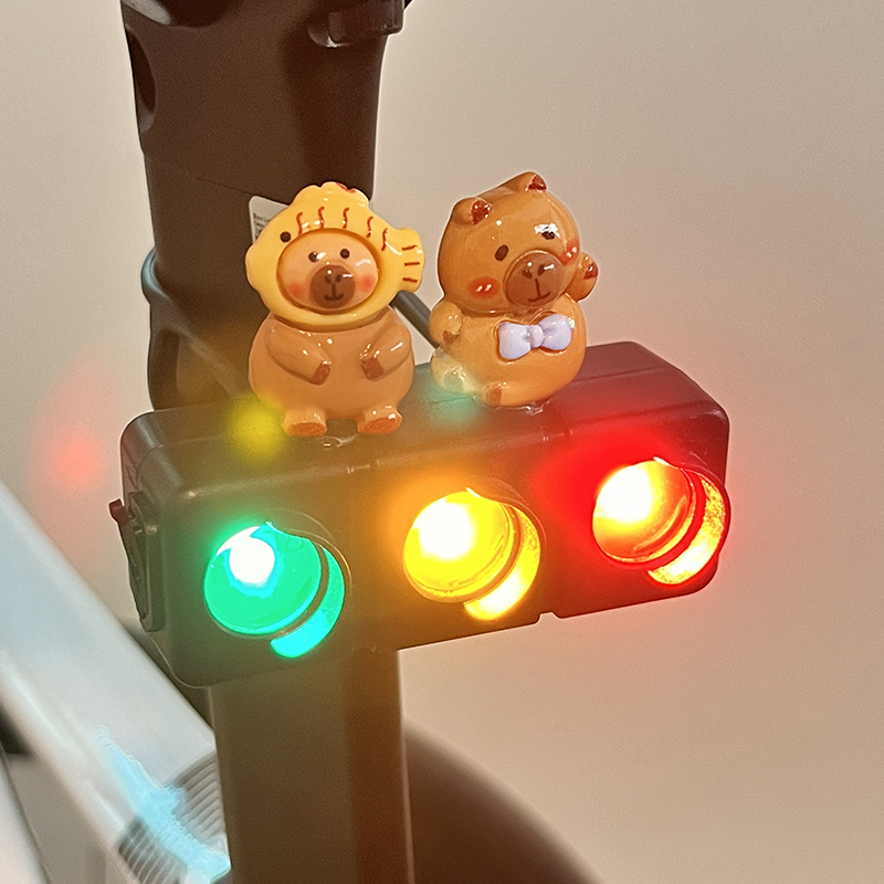 自行车尾灯夜骑警示灯爆闪可爱卡通卡皮巴拉公路车充电骑行灯通用