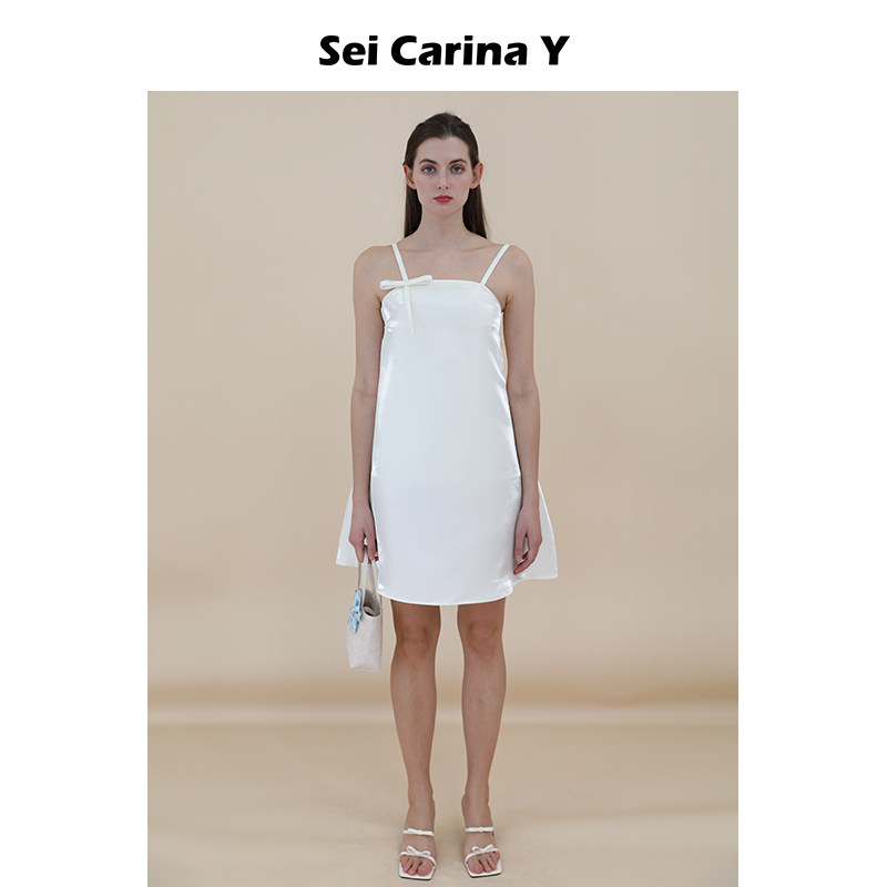 亮光蝴蝶结吊带连衣裙