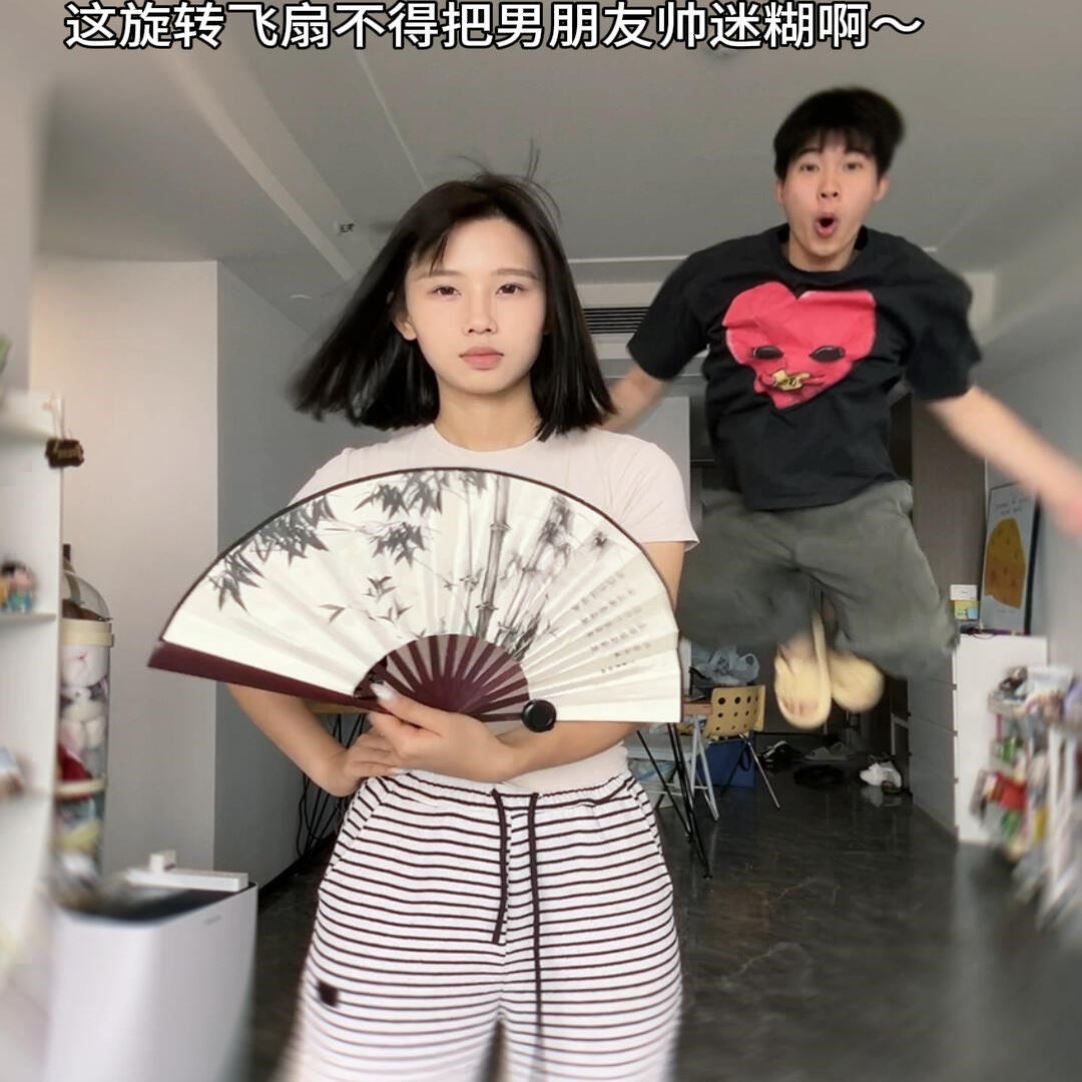 旋转飞扇伸缩扣回旋扇子古风装扮表演魔术道具有手就行的炫酷配件