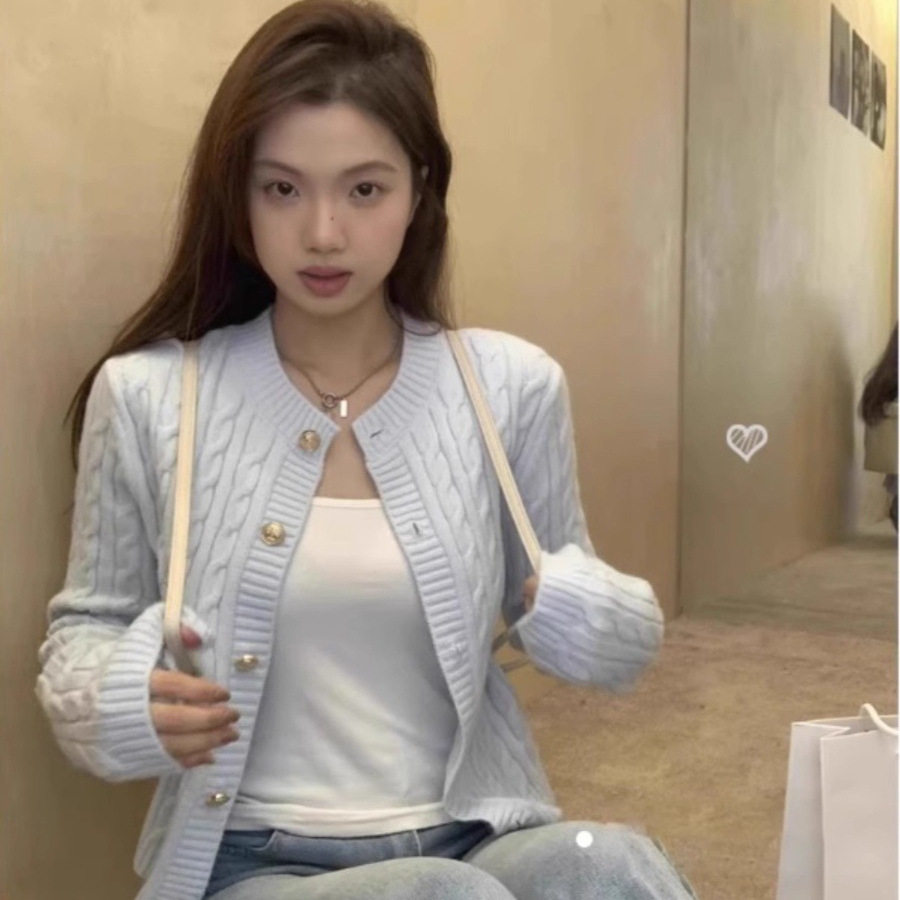 韩系奶蓝~温柔软糯麻花短款毛衣女小个子圆领针织开衫外套秋款