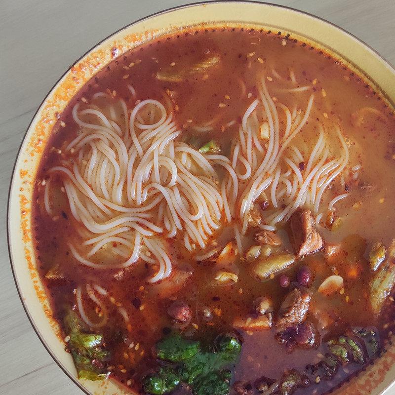 山西临汾鸡肉米线