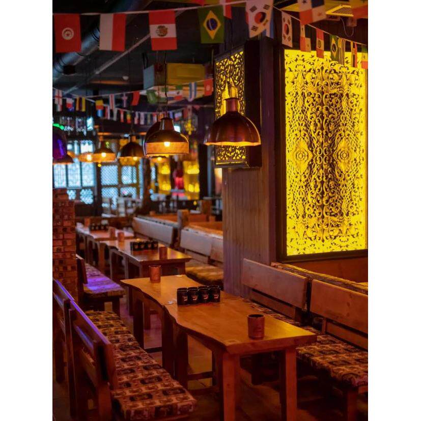 海伦司小酒馆桌椅民谣酒吧清吧饭店咖啡店卡座工业风烧烤吧实木桌