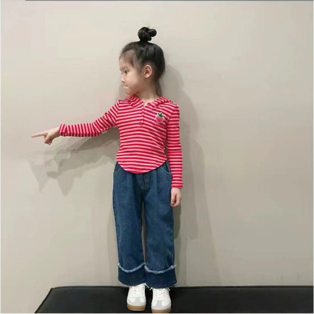 女童条纹卫衣2024韩国春款女孩可爱草莓连帽T恤甜美宝宝休闲上衣