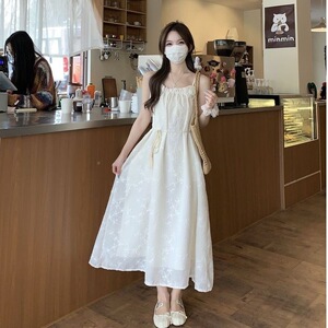 法式连衣裙女2026新款小个子白色吊带连衣裙女夏海边度假沙滩长裙