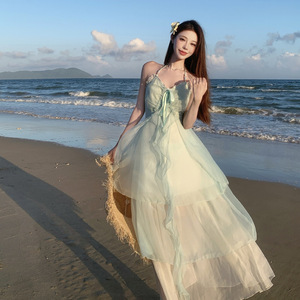 夏日氛围感海边拍照度假连衣裙薄荷曼波多巴胺穿搭仙气吊带长裙女