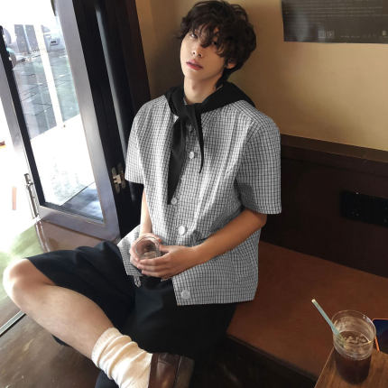 conlise 复古百搭宽松休闲翻领上衣日系高级感多扣格子短袖衬衫男