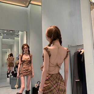 网图栗子龙猫两色格纹性感露背连衣裙女